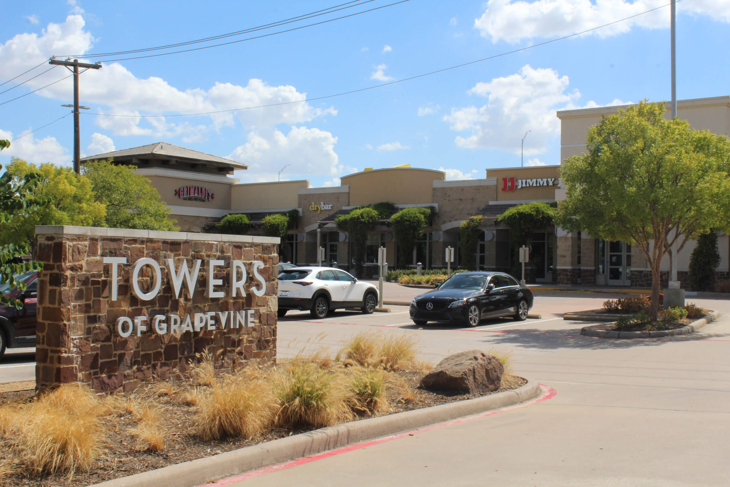 Towers of Grapevine — 1401 William D Tate Avenue, Grapevine, TX, 76051 photo 2
